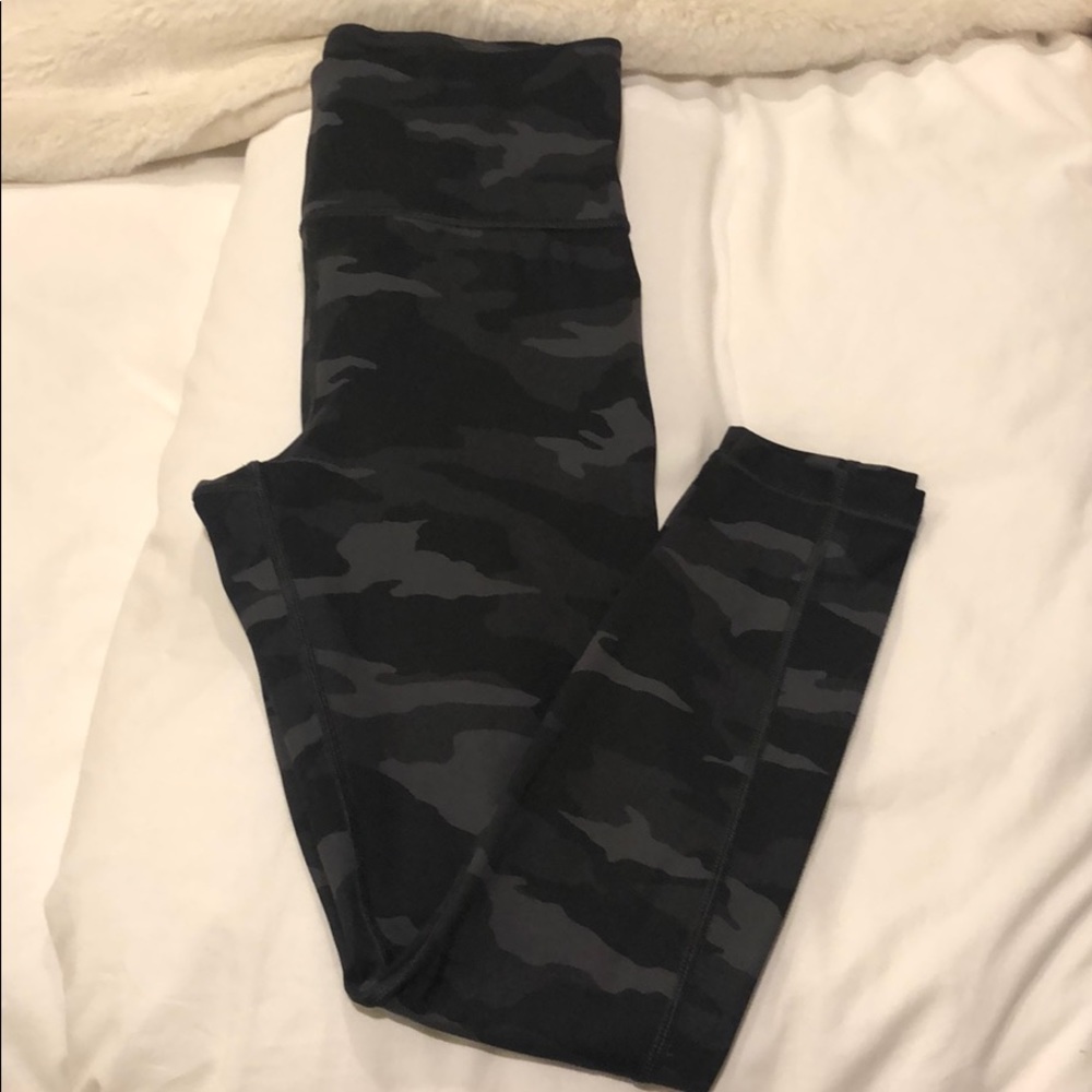 Athleta Ultimate 7/8 camo used like new